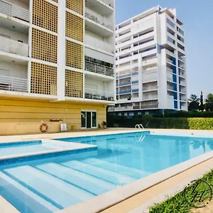 beautiful-apartment-with-pools-and-park-place.hotelaalgarve.com/